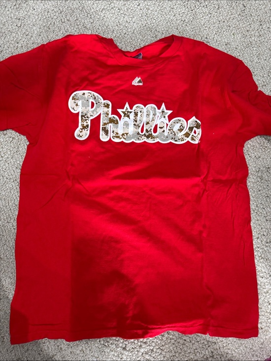 Majestic Other - Majestic Red Phillies Tee with camo logo